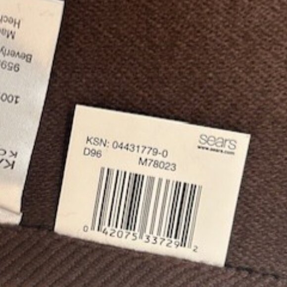 2 Kardashian Kollection Hand Towels - Picture 3 of 5